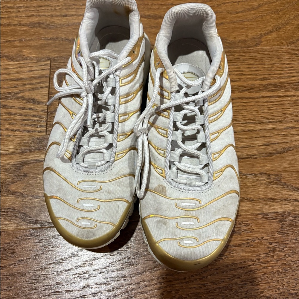 Nike White and Gold Athletic Shoes